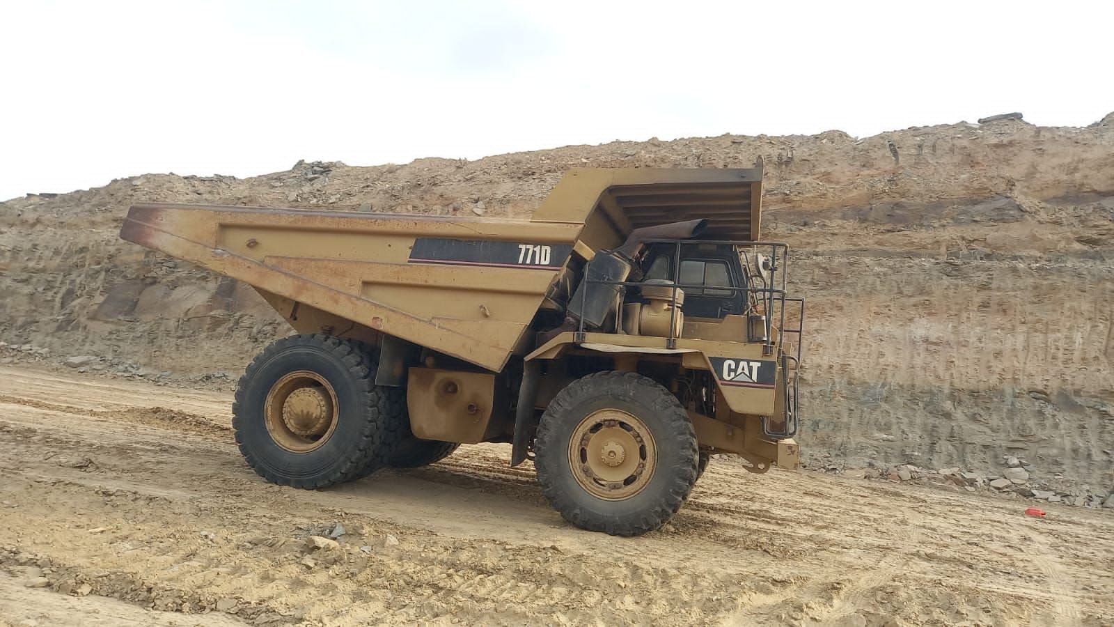 Raw Bulk Material and Heavy Tipper Truck Freight Fleet Logistics