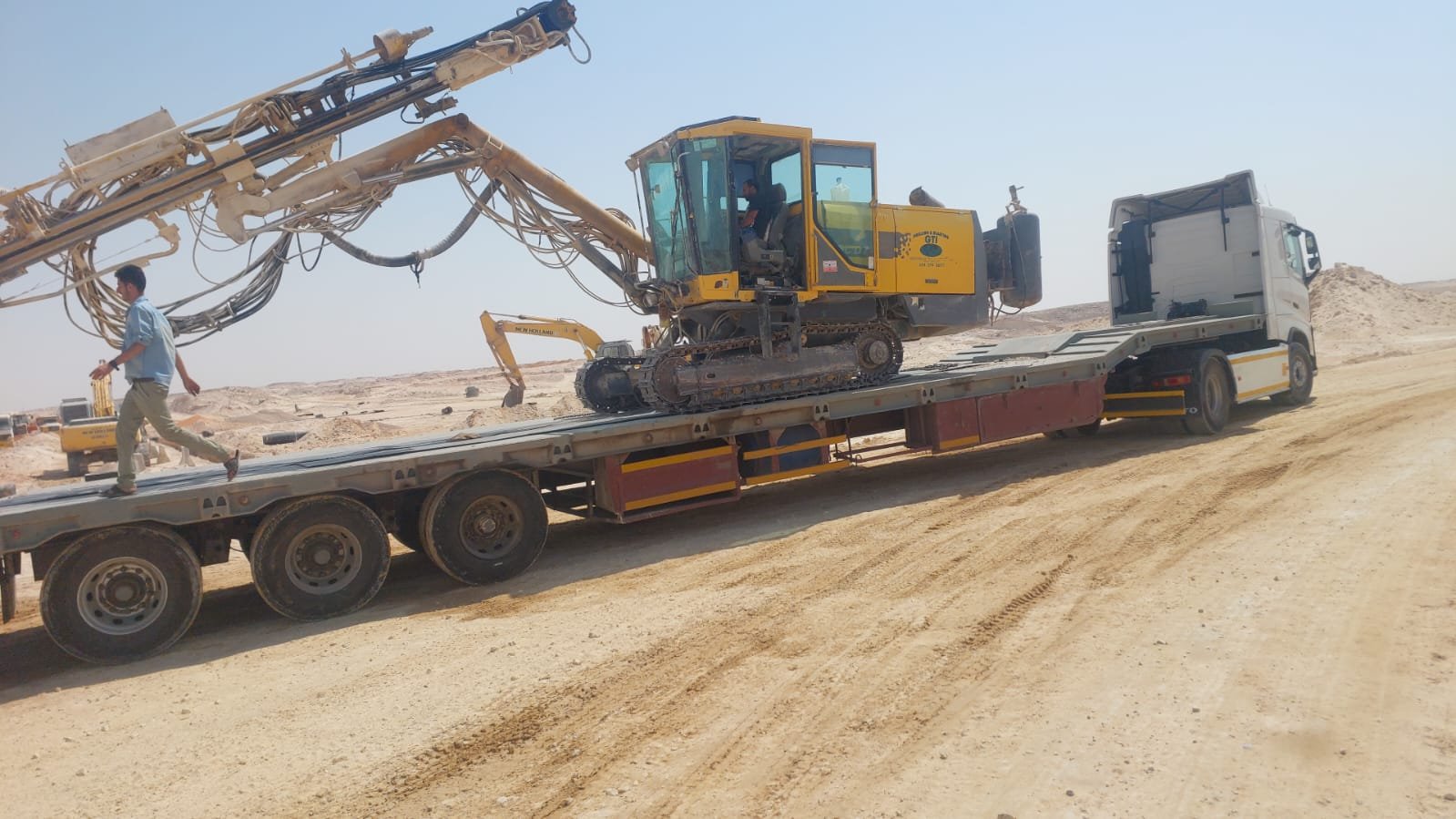 Off-Road Desert Logistics and Sand Transport Operations Saudi Arabia