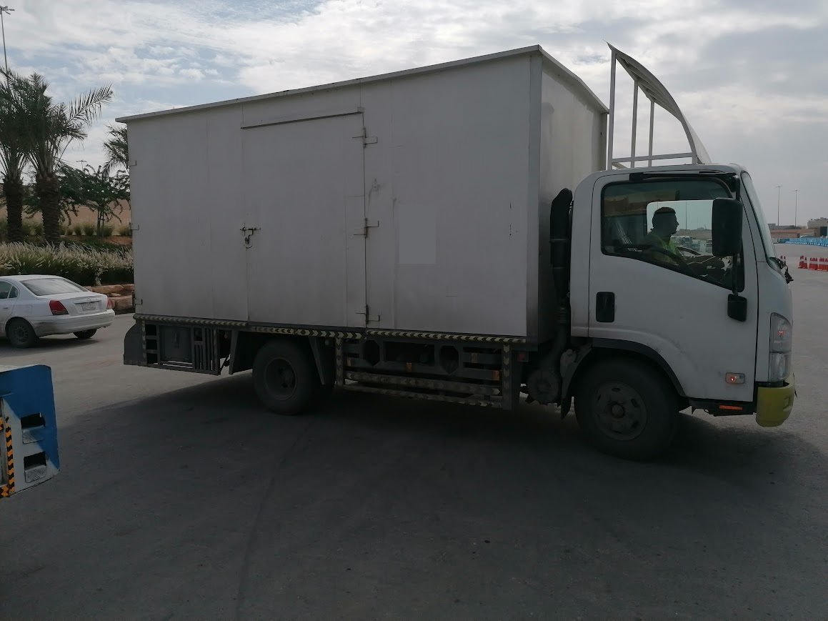 Dyna Truck with Closed Box